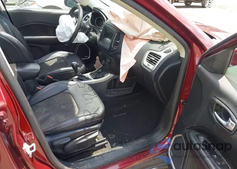 2021 Jeep Compass Latitude 4X4 z USA, uszkodzony, nr VIN 3C4NJDBB5MT547377